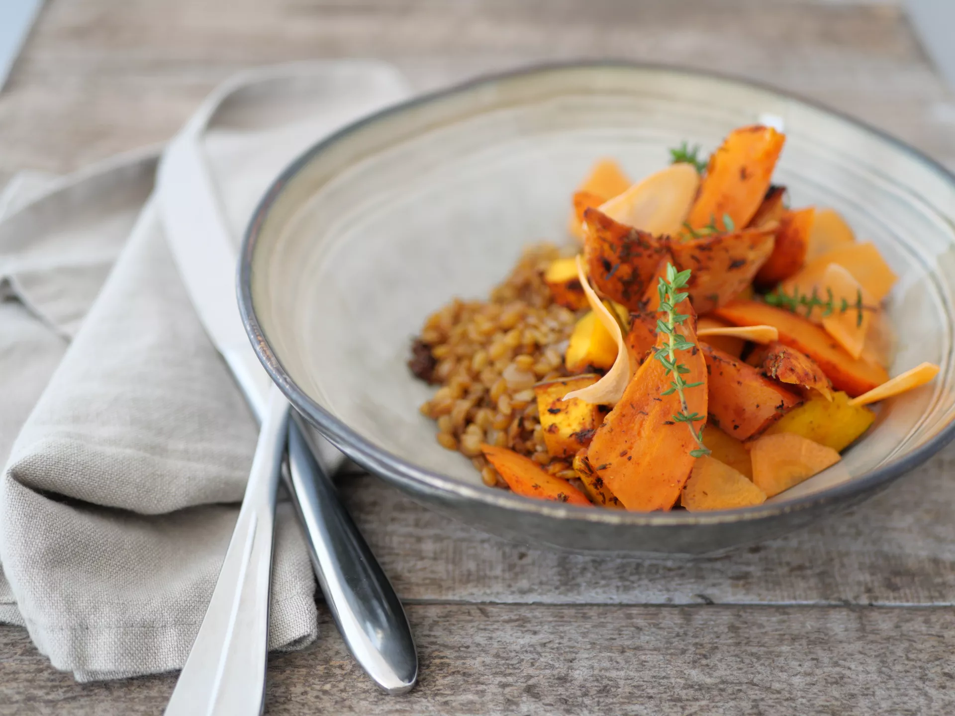 Plat végétal avec de la carotte