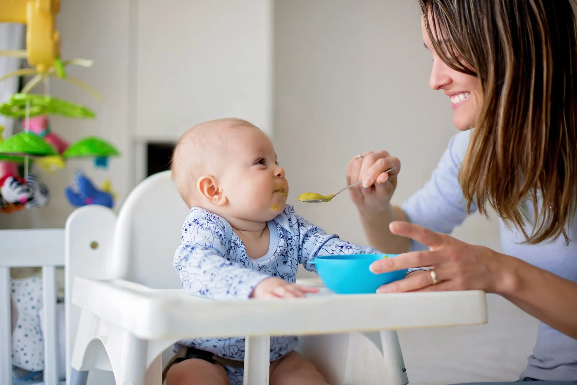 visuel bébé qui mange