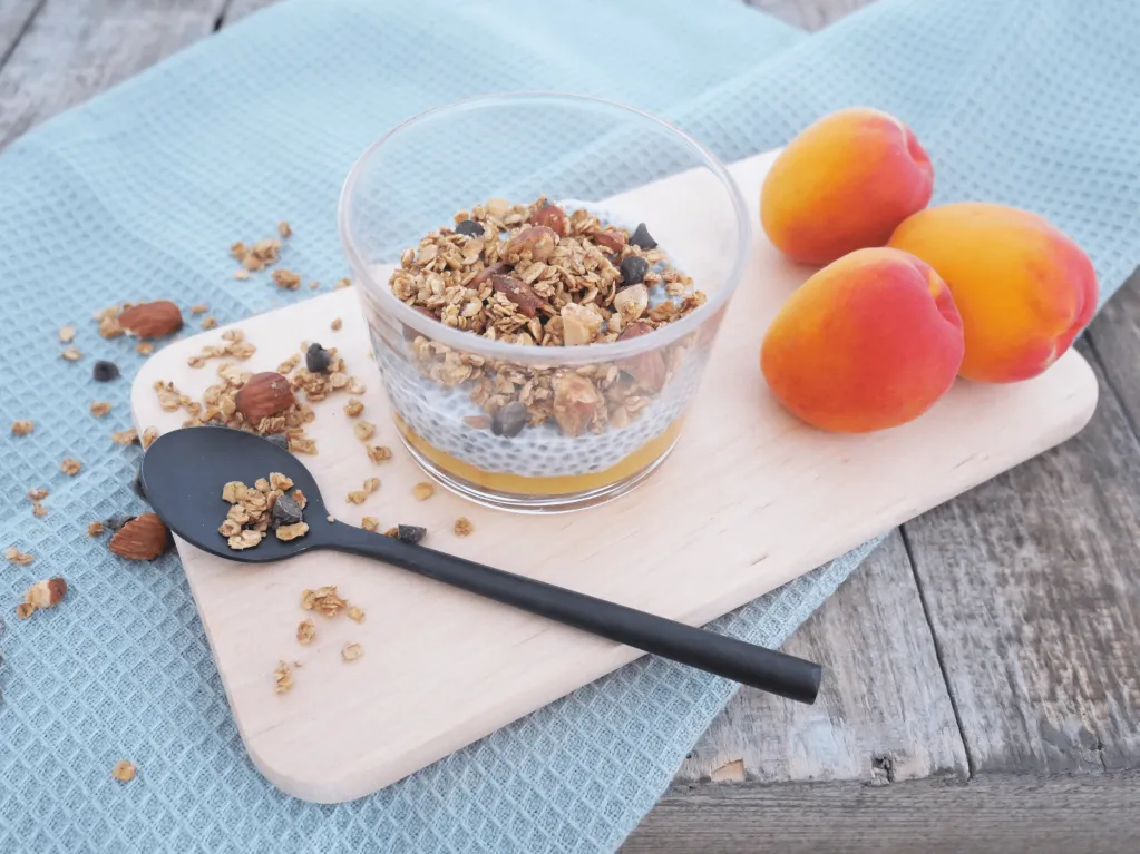 Recette de pudding de chia, coulis abricots et granola
